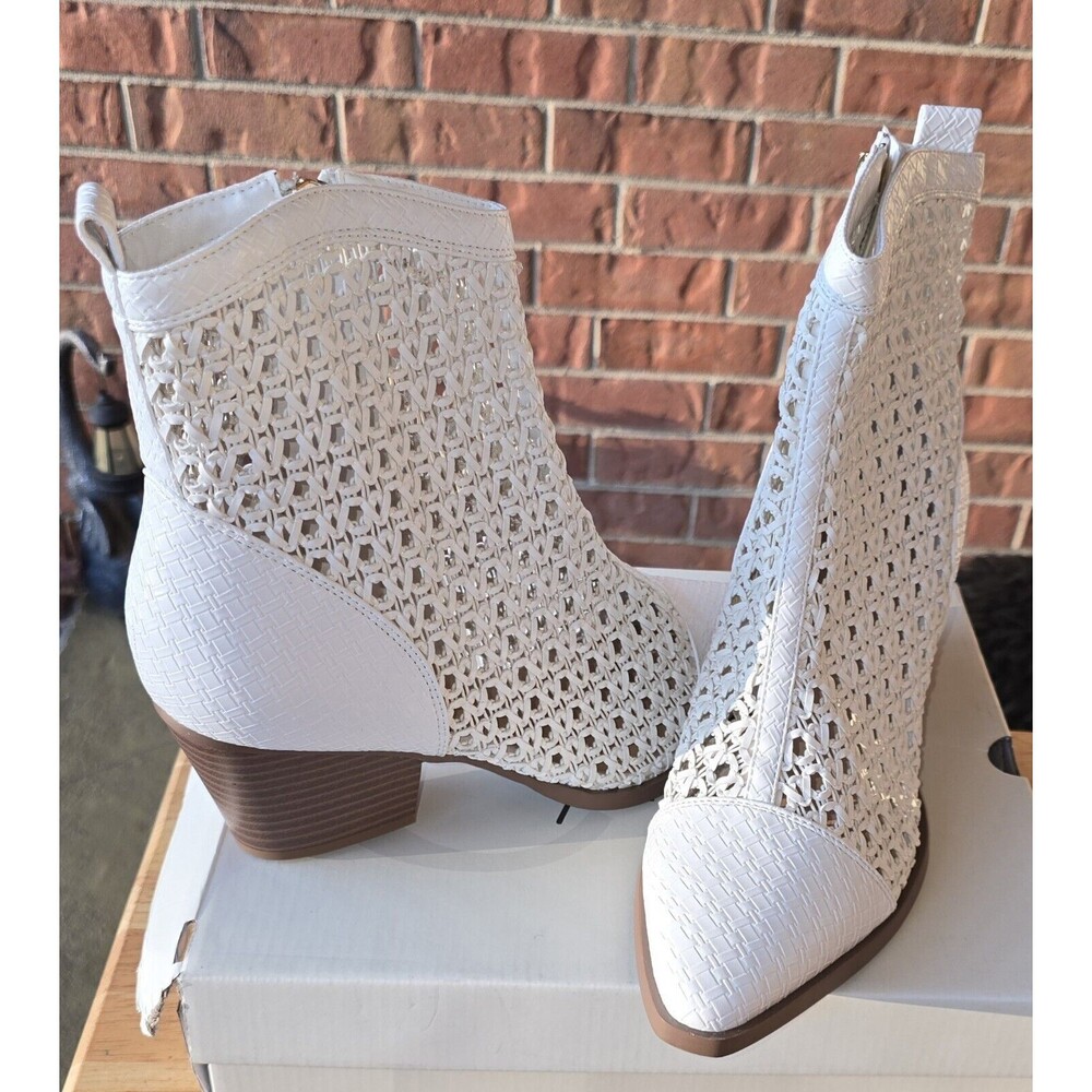 Cato Comfort Est 1946 White Perforated Ankle Booties 10W Boots Heels Western NEW